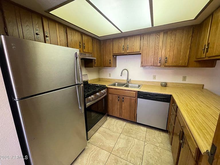 827 E LANCASTER Circle photo 5