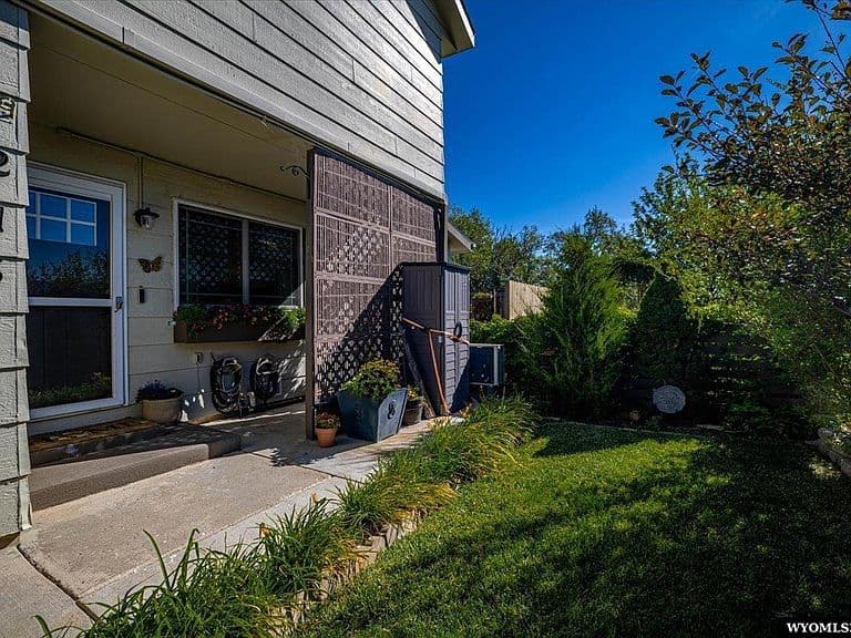 2155 Frances St photo 2