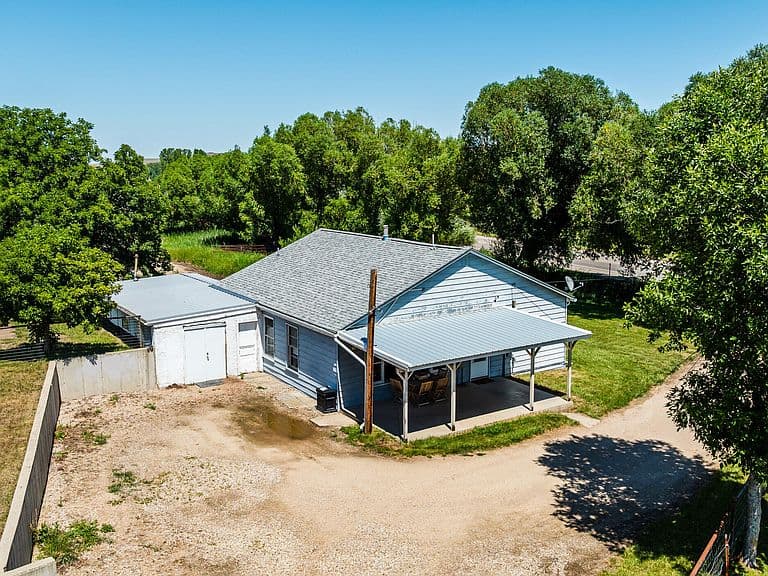 6868 Coffeen Ave photo 2