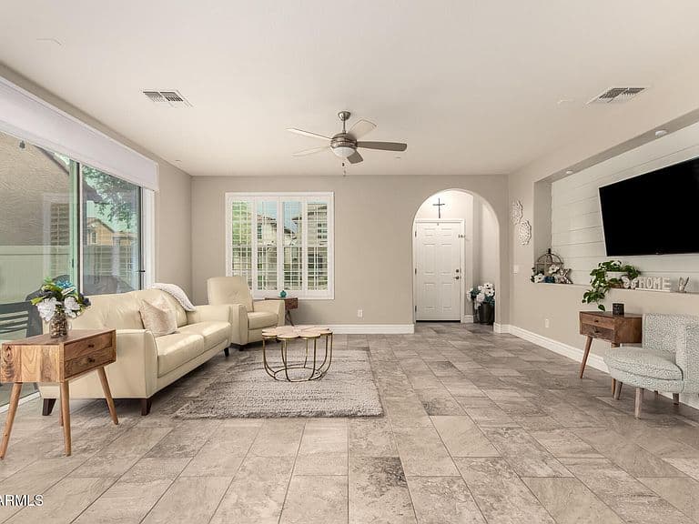 28927 N 124th Dr photo 4