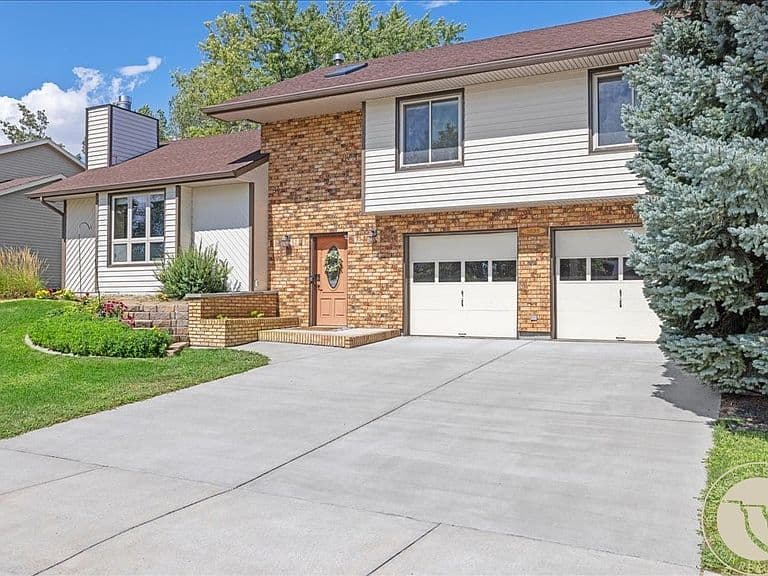 1035 Ginger Ave photo 4