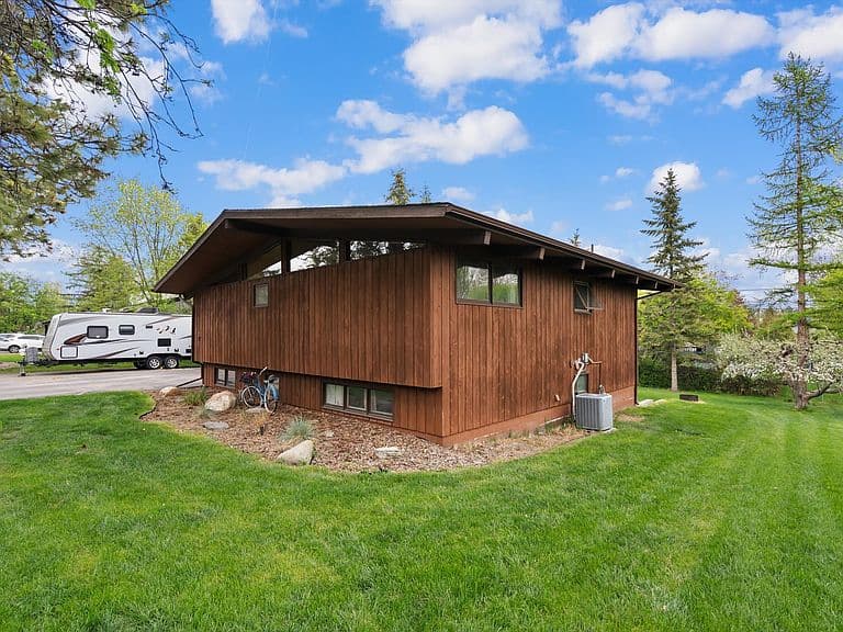 97 Northern Lights Blvd photo 3