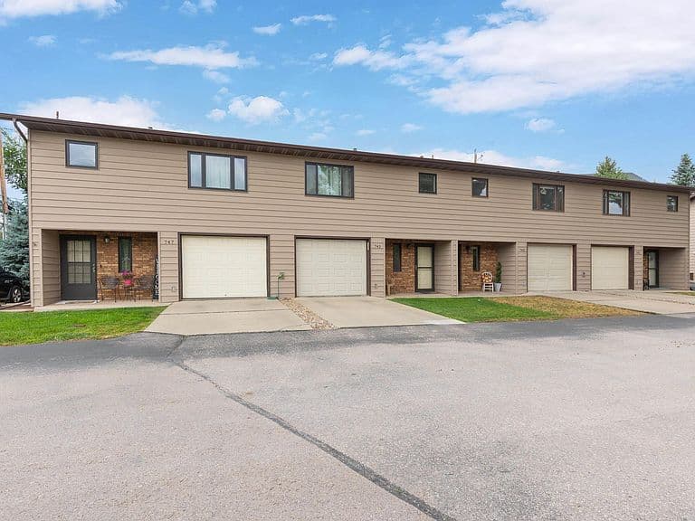 743 Plum Tree Ln photo 3