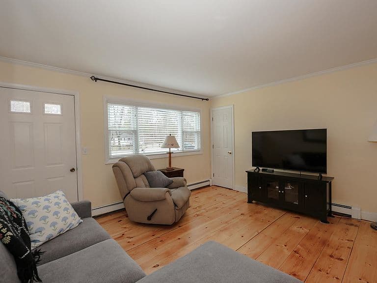 95 East Side Drive photo 4