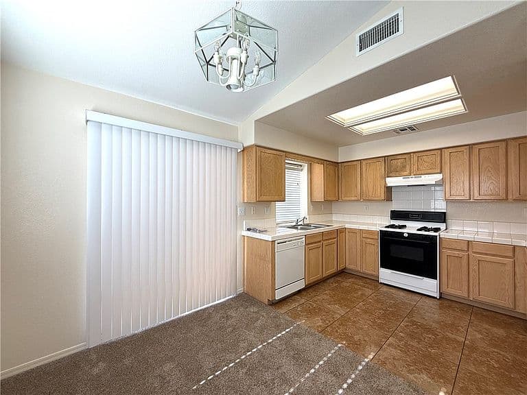 1605 E Rinaldi Way photo 3