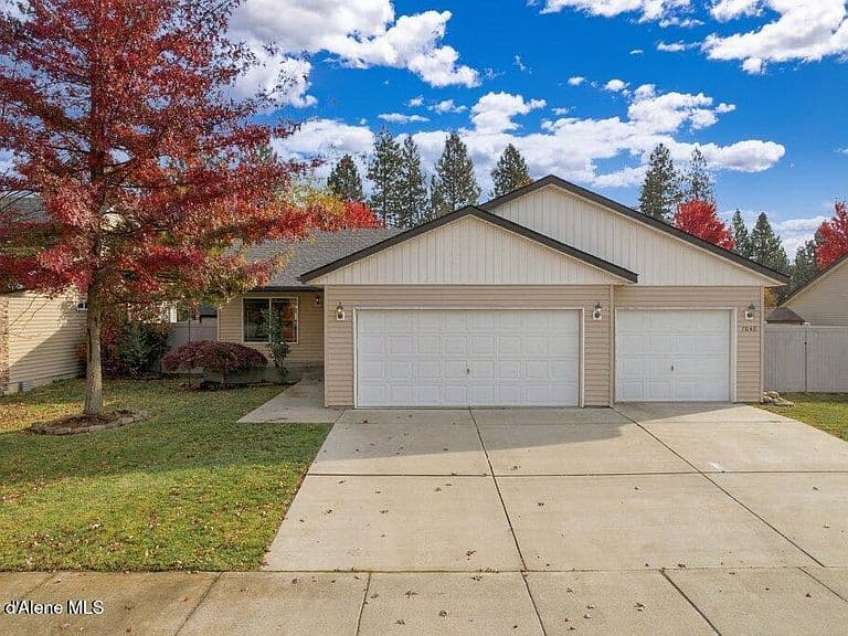 7048 N Epervier Ln photo 2