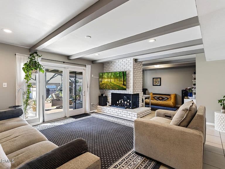 131 E RIVIERA Drive photo 3