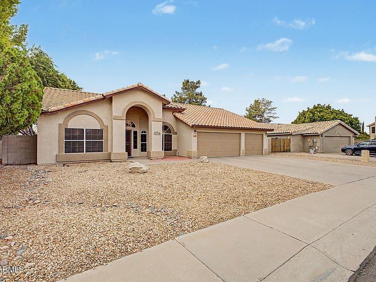 7639 W CROCUS Drive photo 3