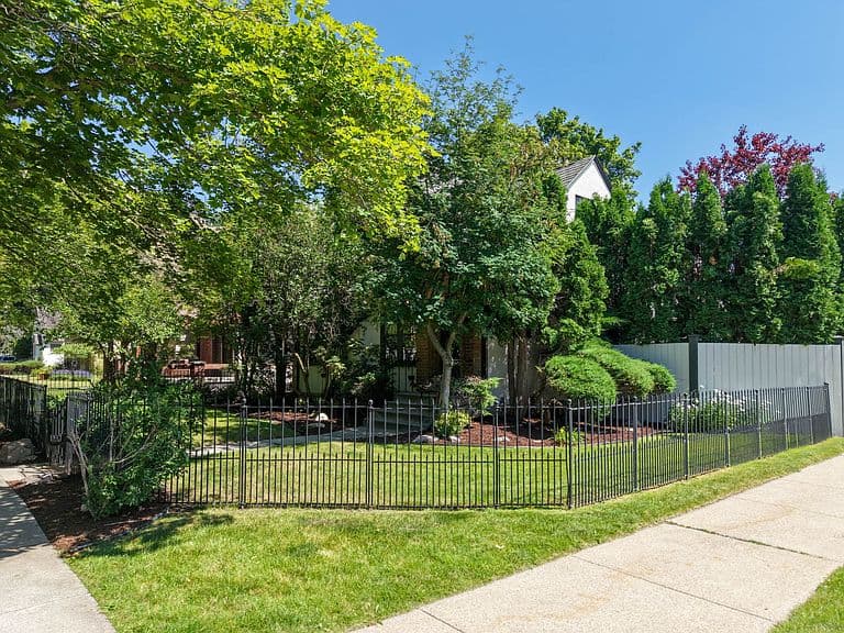 501 Evans Ave photo 2