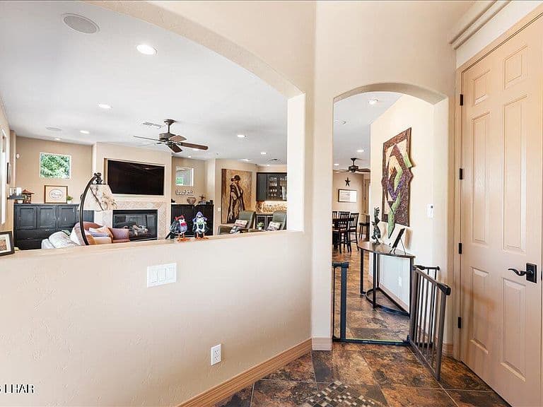2358 Tee Dr photo 5