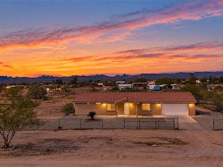 3593 N Maverick Road photo 3
