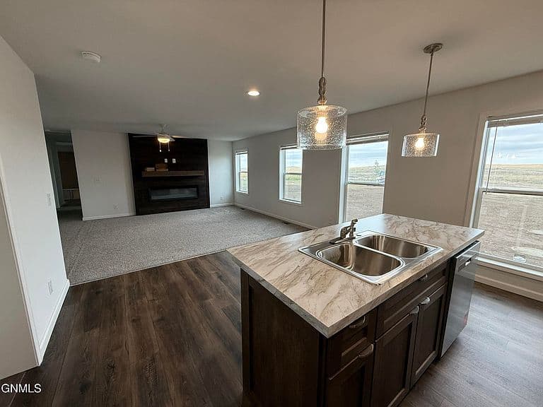 13086 Sandy St photo 2