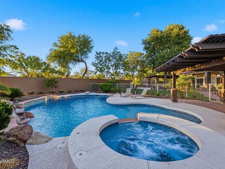 4950 W LARIAT Lane photo 3