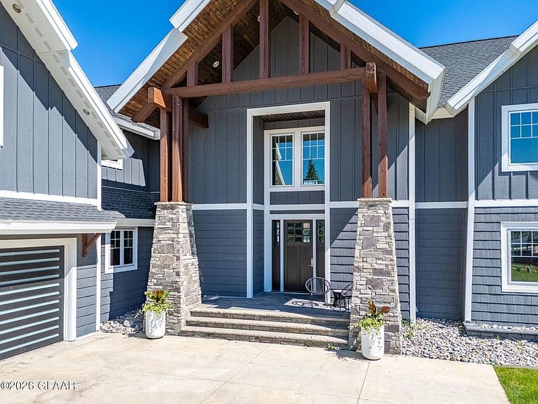 580 Beacon Cir photo 3