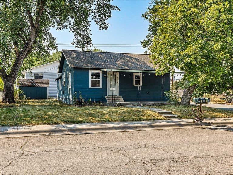 1021 Cooley St photo 1