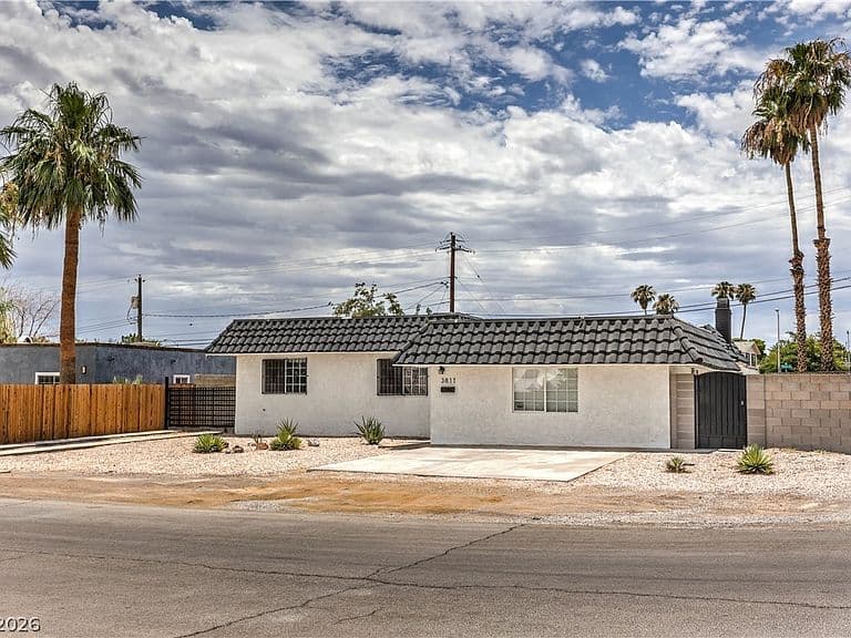 3811 Tumbleweed Ave photo 2