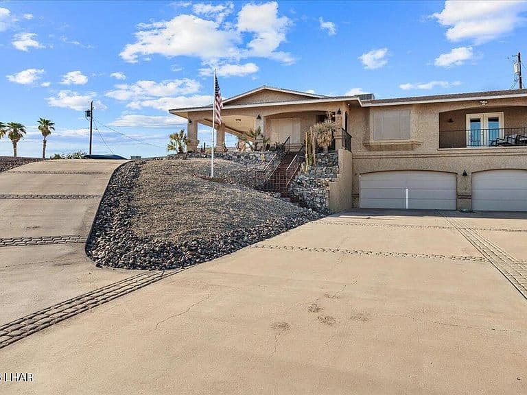 2063 Rainbow Ave N photo 4
