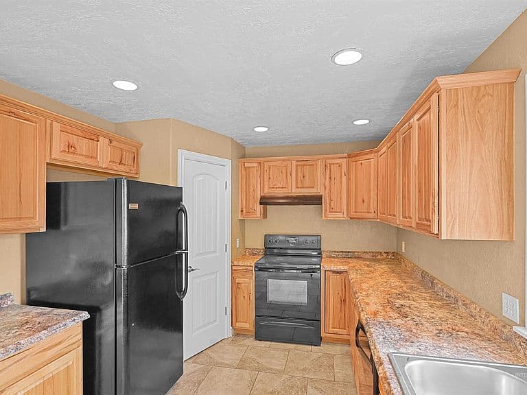 2040 Conant Ave photo 2