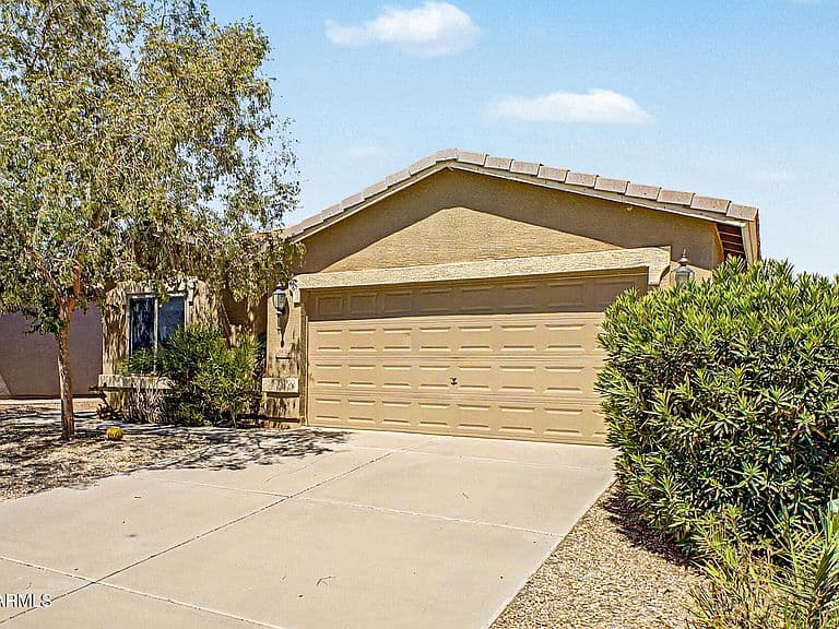 43568 W BEDFORD Drive photo 2