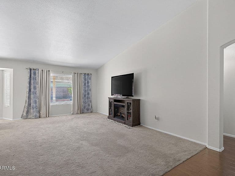 3319 E ROSEMONTE Drive photo 3