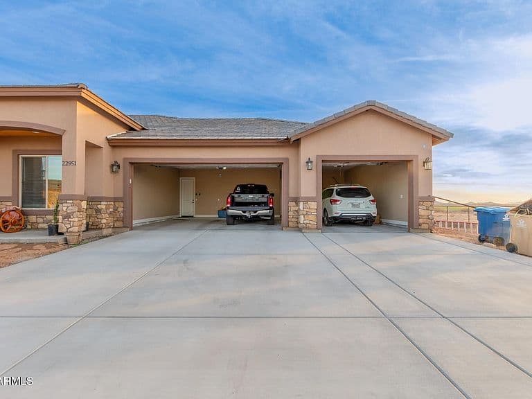 22951 W La Mirada Drive photo 3