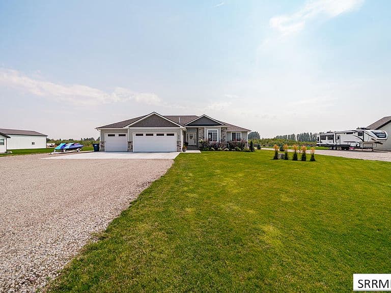 573 W 40 S photo 5