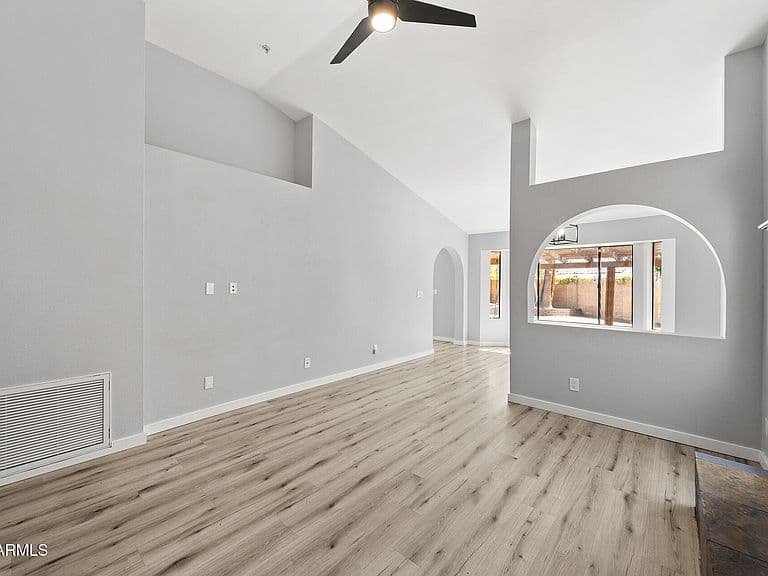 10359 E DAVENPORT Drive photo 5
