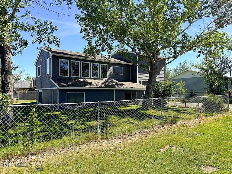 703 Mayfair Dr photo 3