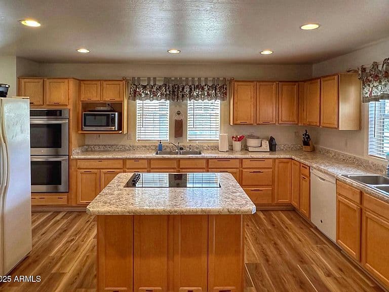 248 N Haigler Drive photo 3