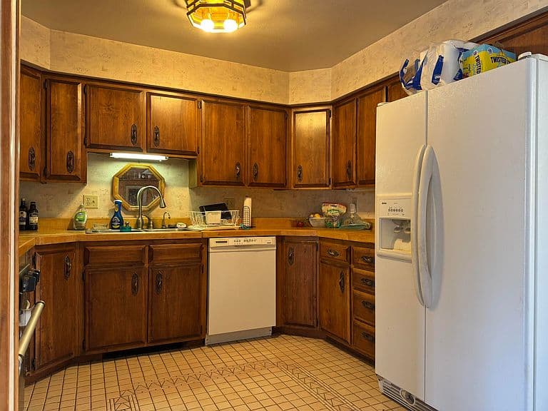 608 Cliff Dr photo 2