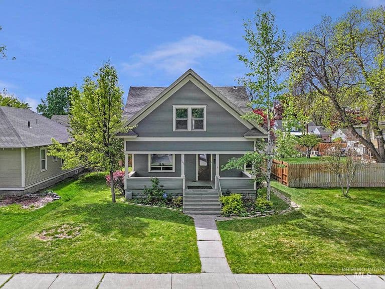 145 9th Ave N photo 3