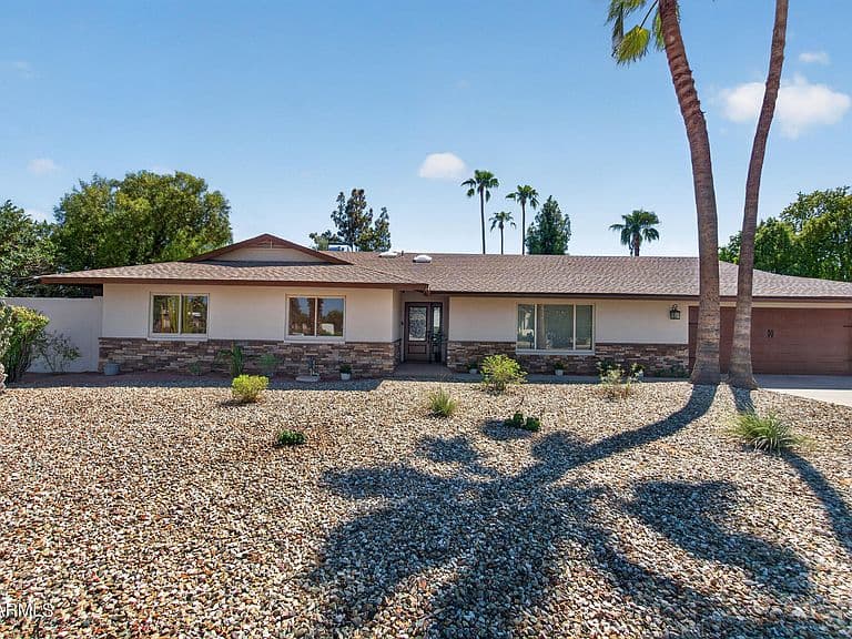 5539 E Corrine Drive photo 2
