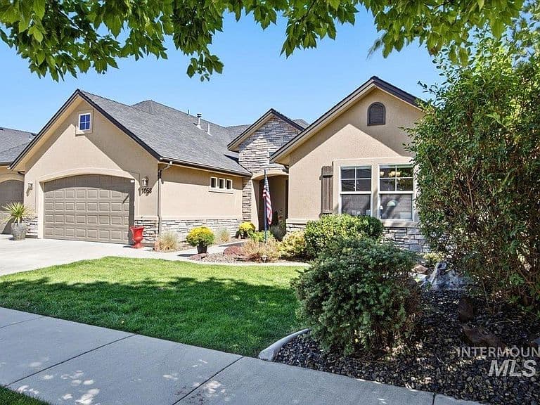 1058 E Radiant Ridge Dr photo 1