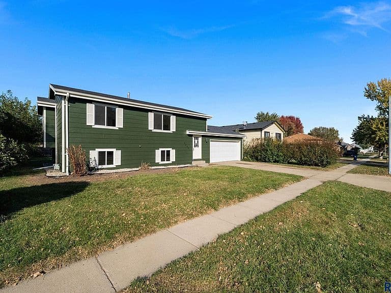 5200 W Royal St photo 1