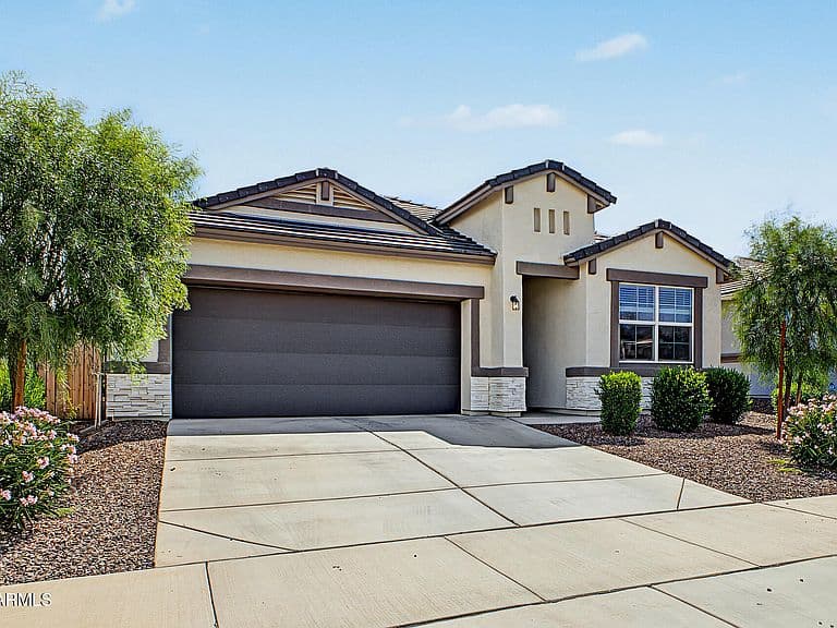 18641 W DESERT HOLLOW Drive photo 2