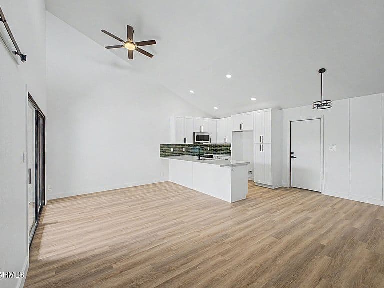 9471 E LAUREL Lane photo 3