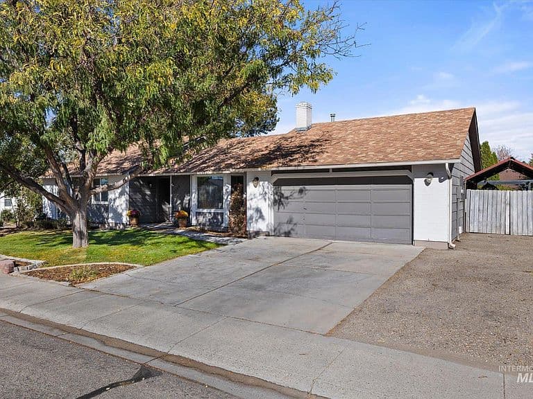7568 W War Bonnet Dr photo 3