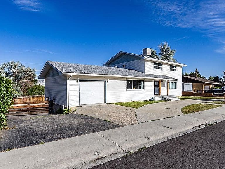230 Jade St photo 1