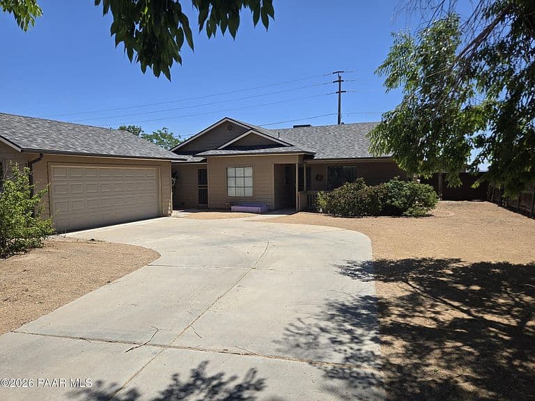3617 N Christine Dr photo 1