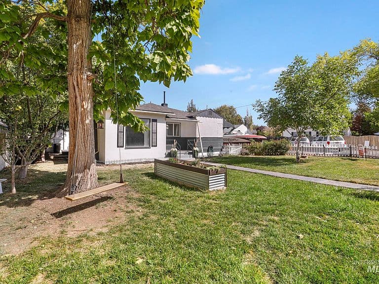 767 Shoup Ave photo 4
