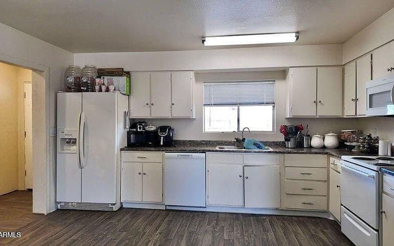 7136 W LEWIS Avenue photo 3
