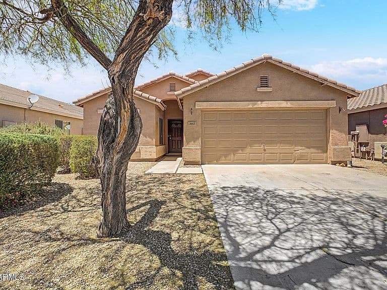 3162 W SUNSHINE BUTTE Drive photo 2