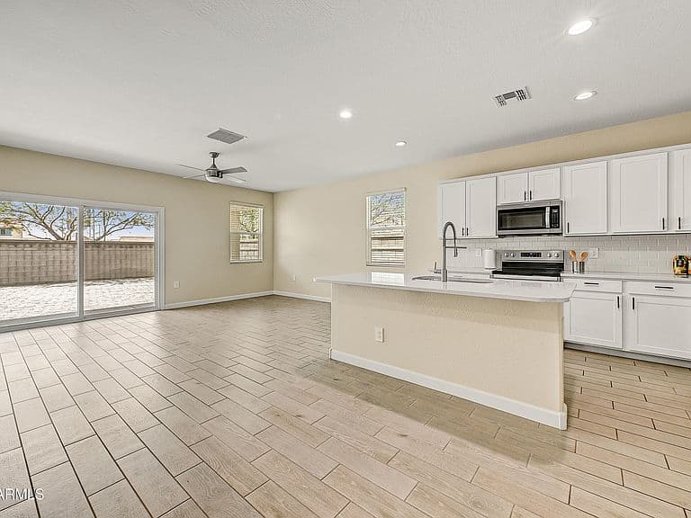 2470 S 242ND Lane photo 2