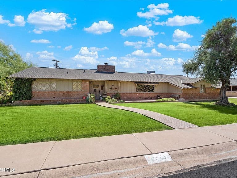 321 E Concorda Drive photo 1