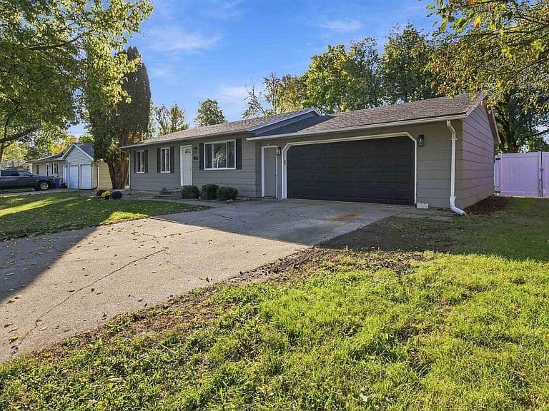 105 E Maureen Dr photo 1