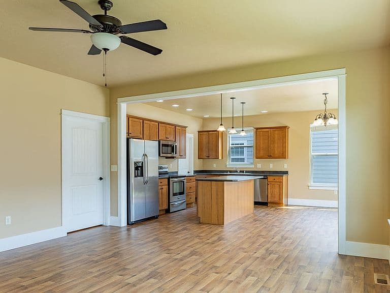 180 Bayberry Ln photo 4