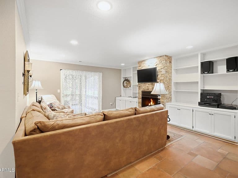 115 CHAPARRAL Drive photo 3