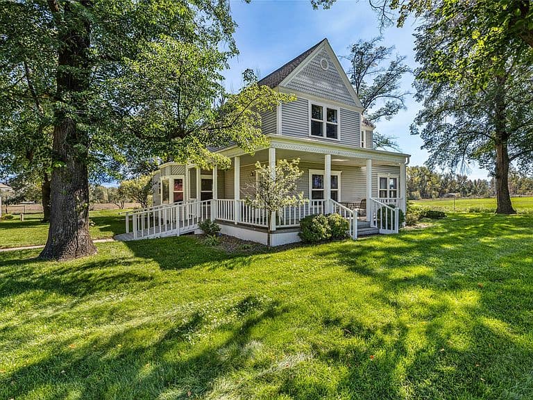 926 Orchard Dr photo 2