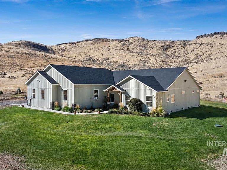 2689 Rock Creek Rd photo 2
