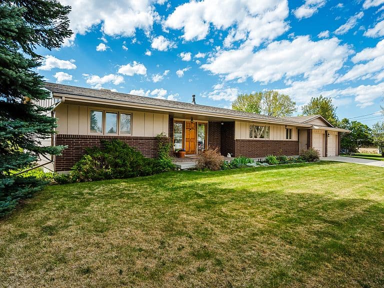 724 Klondike Dr photo 4